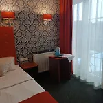 Отель Amigo 3*