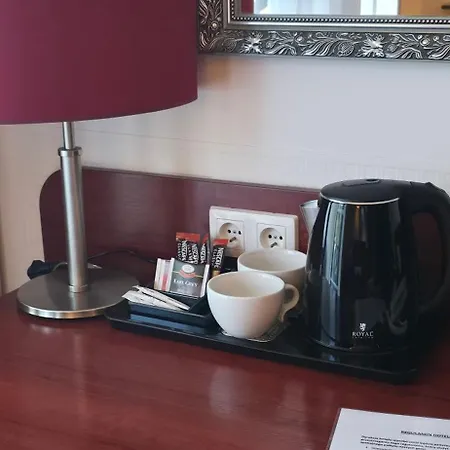 Amigo Hotel 3*
