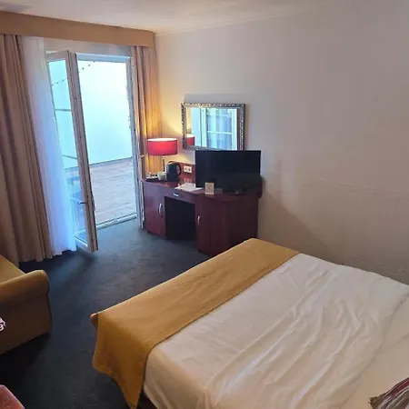 Amigo Hotel 3*