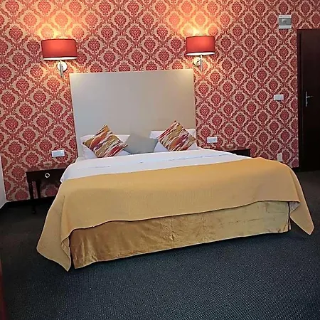 Amigo Hotel 3*