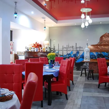 Amigo Hotel 3*